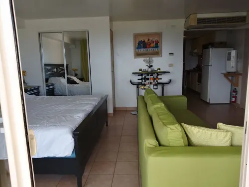 Tropical Gem! Watch Jets Fly into Airport+Ocean Beach+Garden Views+Many Perks!!!