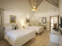ATTRACTIVE RATES JUST REMODELED  - Near Beach 4 BD Amazing Golf View Villa Hotels in La Romana