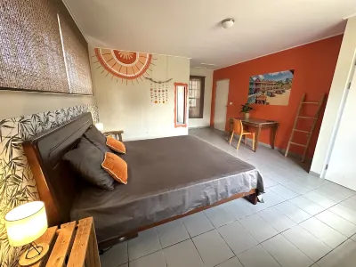 Beautiful tropical villa with private pool, 5 minutes from beach and golf course Hotels in Julianadorp