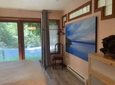 The Hobbit on Canopy Ridge Gabriola Hotels near Departure Bay