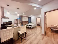 Casino Close Comfort walk to the falls 6-bedroom sleeps 12 with AC and WiFi USA