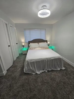 Charming 3-bedroom bungalow Irving WiFi, AC by Airport, Restaurants + Car Rental Hotels near Trinity Rail Express - CentrePort/DFW Airport Station