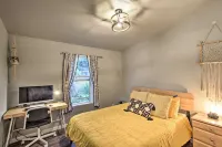 Cozy 1 acre lot just 0.5 miles from Ocean Shores Beach w/ Airstream & Hot Tub! Hotels in Oyehut-Hogans Corner