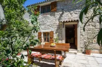 Summer offer/holiday home Mara in stone/near the sea/quiet place/outdoor whirlpool