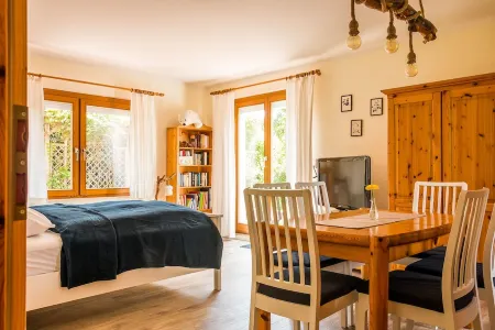 Ferienhaus Ankerherz - The house by the sea, 50 m to the beach and 800 square meter garden Отели в г. Вустров