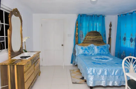 ONE BEDROOM APARTMENT