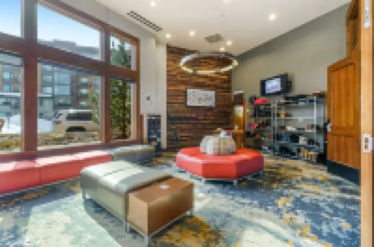 Charming and spacious Sundial Lodge condo in the heart of Canyons Village