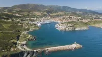 Just a stone's throw from the port Hotel a Port-Vendres