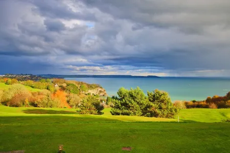 2 Bedroom Ground Floor Cottage with Fantastic Panoramic Sea View