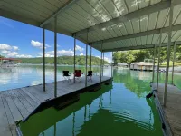 Perfect Waterfront Getaway With Covered Dock Hotels in Campbell County