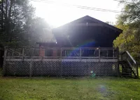 Charming Creekside 1940s Cottage, Kid/Dog Friendly