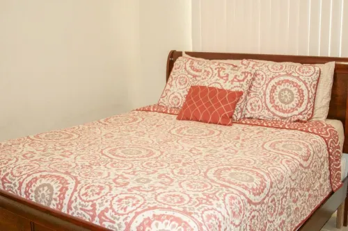 Charming 2BD Private Condo for Families/ 3 beds / washer and dryer in building Hotels in Sinajana