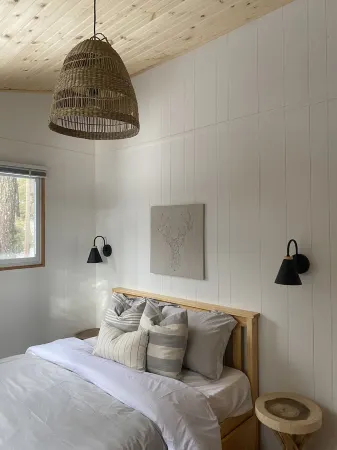 Kennisis Lake Hideaway