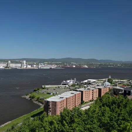 Spectacular, Lunch with the Chateau Frontenac! Air-conditioned Free parking!