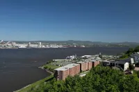 Spectacular, Lunch with the Chateau Frontenac! Air-conditioned Free parking! - 3-Star
