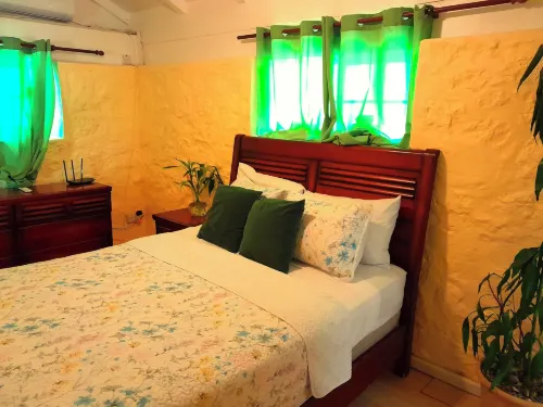 Pinard's Mountain Resort - Cottage 5 Hotels in Pointe Michel
