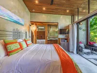 Encantada- Brand New Villa, Truly Spectacular with Mountain and Ocean Views 薩維格瑞住宿飯店