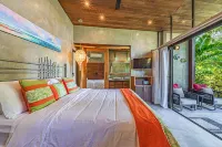 Encantada- Brand New Villa, Truly Spectacular with Mountain and Ocean Views