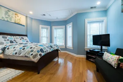 Large 2BR 2.5 BA Downtown DC Hotels in Bloomingdale
