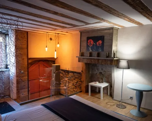 Contemporary cellar in the heart of Arbois KV'O37 Hotels in Arbois