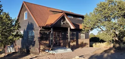 Mountain lodge w/ panoramic views from hot tub