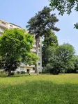 Superb renovated air-conditioned apartment with private parking space