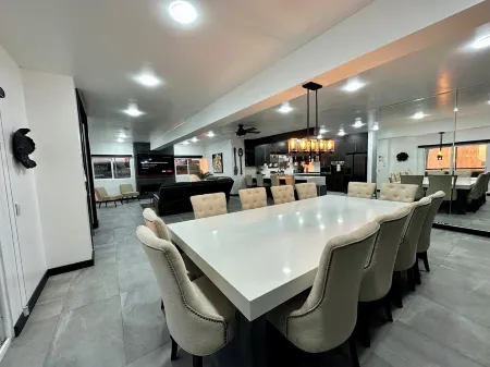 VILLA BLANCA Luxury property,180° Ocean Views.