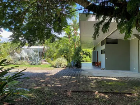 Beautiful!!,AC,Pool,3 Bedroom, Close to everything!!