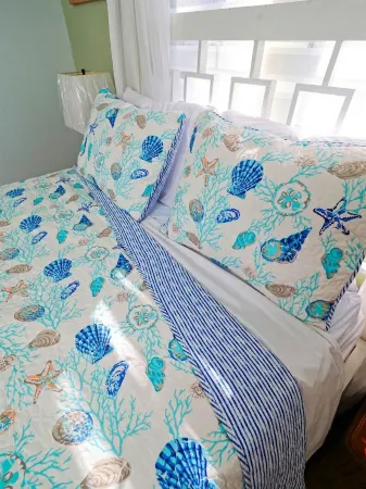 Spacious Open Concept Large family house with 3 bedrooms. Amazing space. Отели в г. Север Саунд Эстейтс