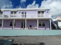 Modern Townhouse Located Near To City, Public Transport, Restaurants And Beaches Hotels in Warwick