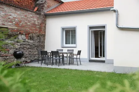 House in Memmingen Altstadt in the Allgäu, terrace, garden, train station, airport