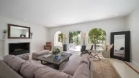 BH (Trousdale) Estate 4BD/5BA, Pool, Spa, Tennis/ basketball Court, Gym & More