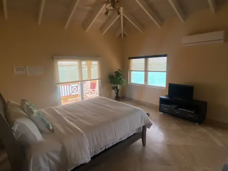 The Four Breezes With Pool and View Отели рядом с достопримечательностью «Turks and Caicos Island»