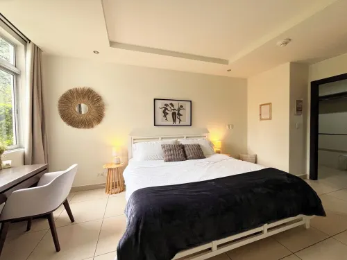 Prime Location 2 BDR Apt, Pool, GYM, ground floor, Walkable to Everything