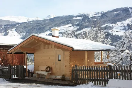 * Vacation at the Mountain Farm "Reutl" * Apartment for 1 - 8 Pers * Sauna * Ski Bus *