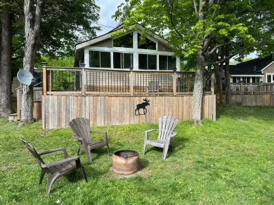 Muskoka Cottage Minutes From Bala Hotels near The KEE to Bala