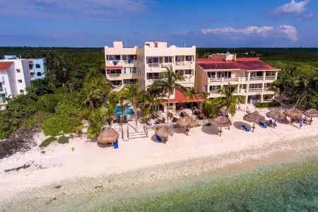 Balcony Beachfront Aquarium Condo, Fast-Free WIFI, Half Moon Bay, Akumal