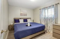 Hot Tub Haven w/ King Bed + More Các khách sạn gần Laurentian University