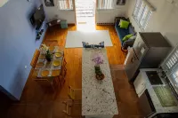 Timeless - Lovely beach cottage. Private pool, ocean view, beach access. R &R !