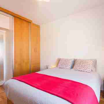 Bright Terrace Apartment in Sunny Lisbon Center, Principe Real Rooms