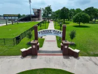 Bluebonnet Cottage Duplex in Downtown Denison--Perfect Blend of Charm & Comfort Hotels in Denison