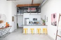 BRIGHT + MODERN OC LOFT GETAWAY!