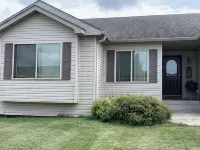 Large house close to grocery stores and schools Hotels in Steele County