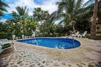 Amazing View Oceanfront with 2 pools, Daily Housekeeping - Pools