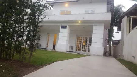 MODERN, 4 SUITES C / AIR COND SPLIT, WI-FI, SKY, POOL SOLARIUM. NEXT TO THE BEACH