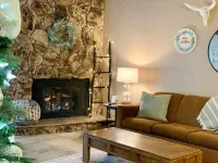 Updated 3 Minute Walk to AF-Large Condo 1168sqft