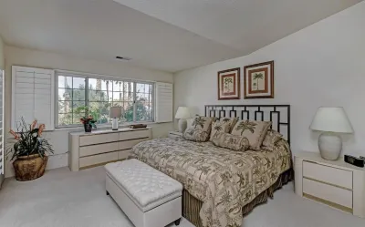 2 bedroom spacious Condo Hotels near Desert Springs Golf Club