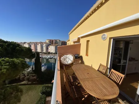 Apartment, swimming pool, park, 2 bedrooms and sleeping area, 6 adults, double terrace Отели в г. Агд