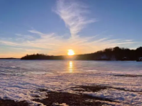 Cozy cottage by the lake