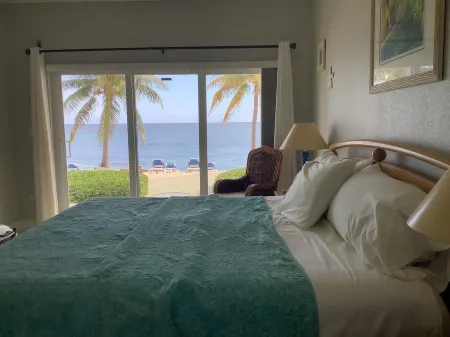 Castaways Cove Unit 122  Beach Front direct access